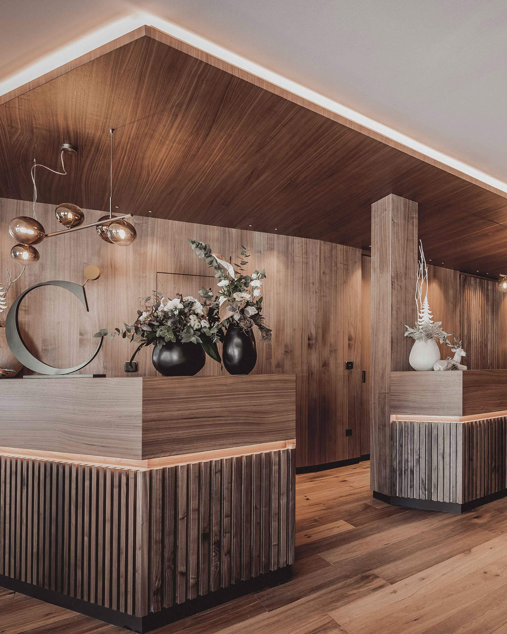 Wooden reception desk with decoration from the Hotel Continental