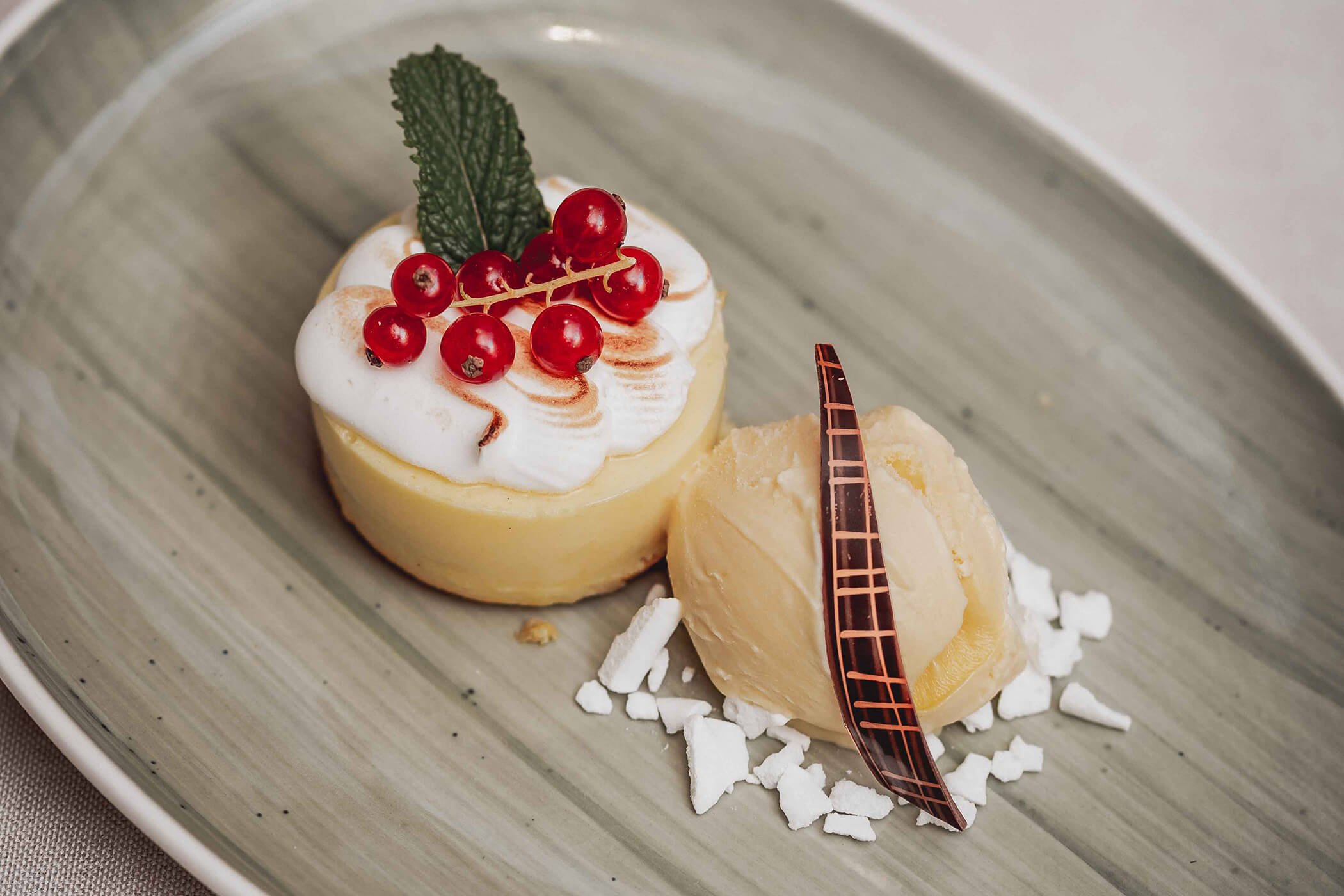 Dessert: Semifreddo with cranberries and chocolate - Hotel Continental