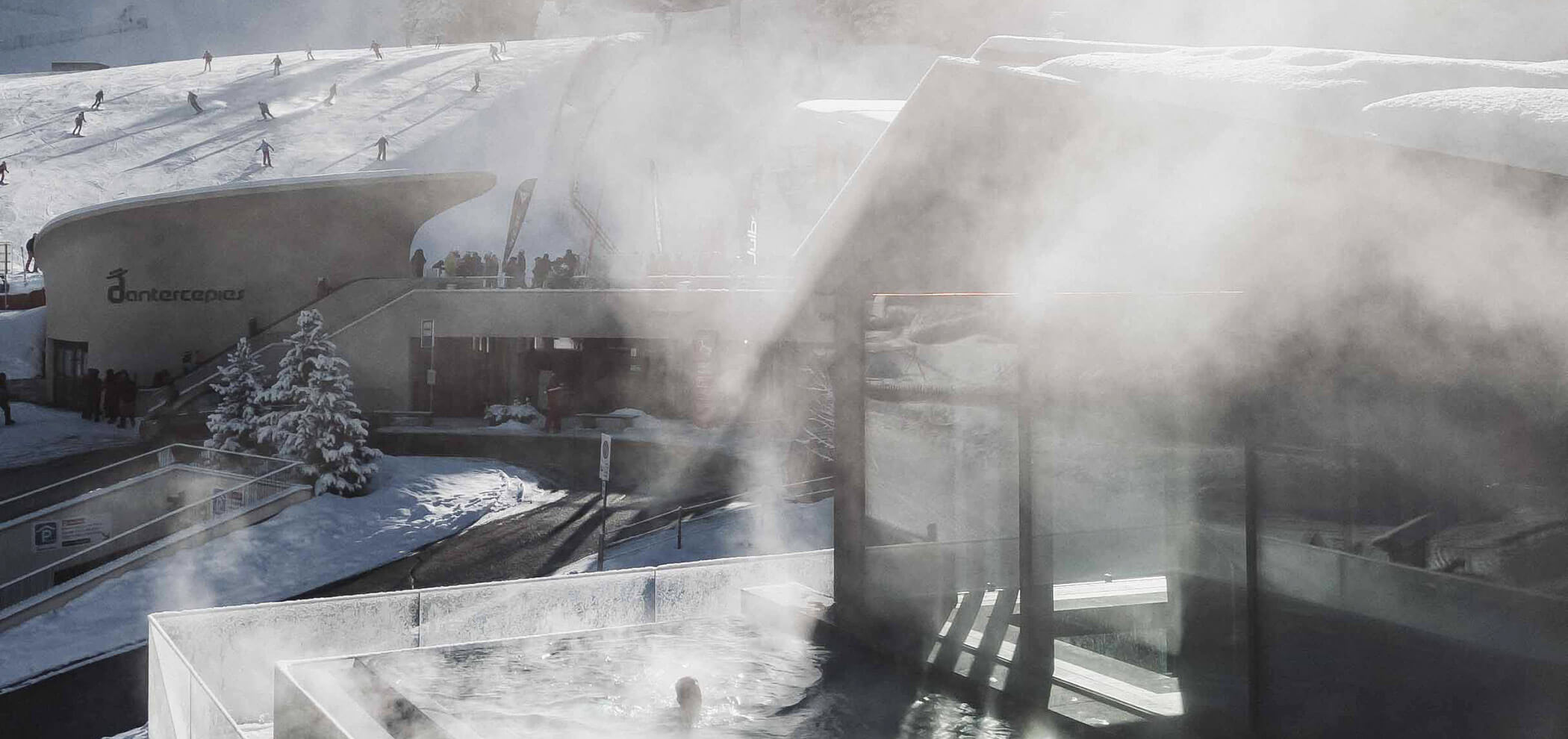 Hotel con piscina in inverno