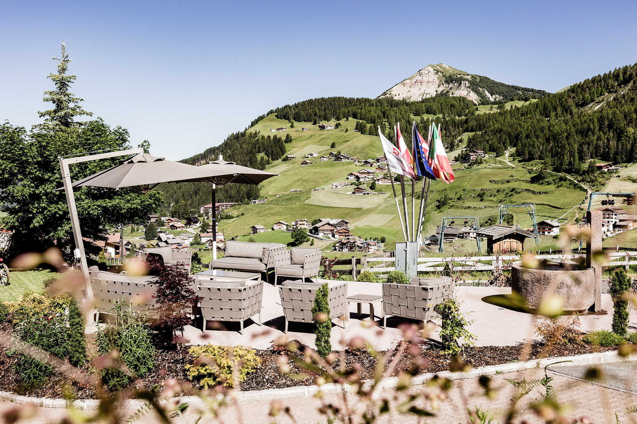 Summer terrace with a view of the mountains - Hotel Continental