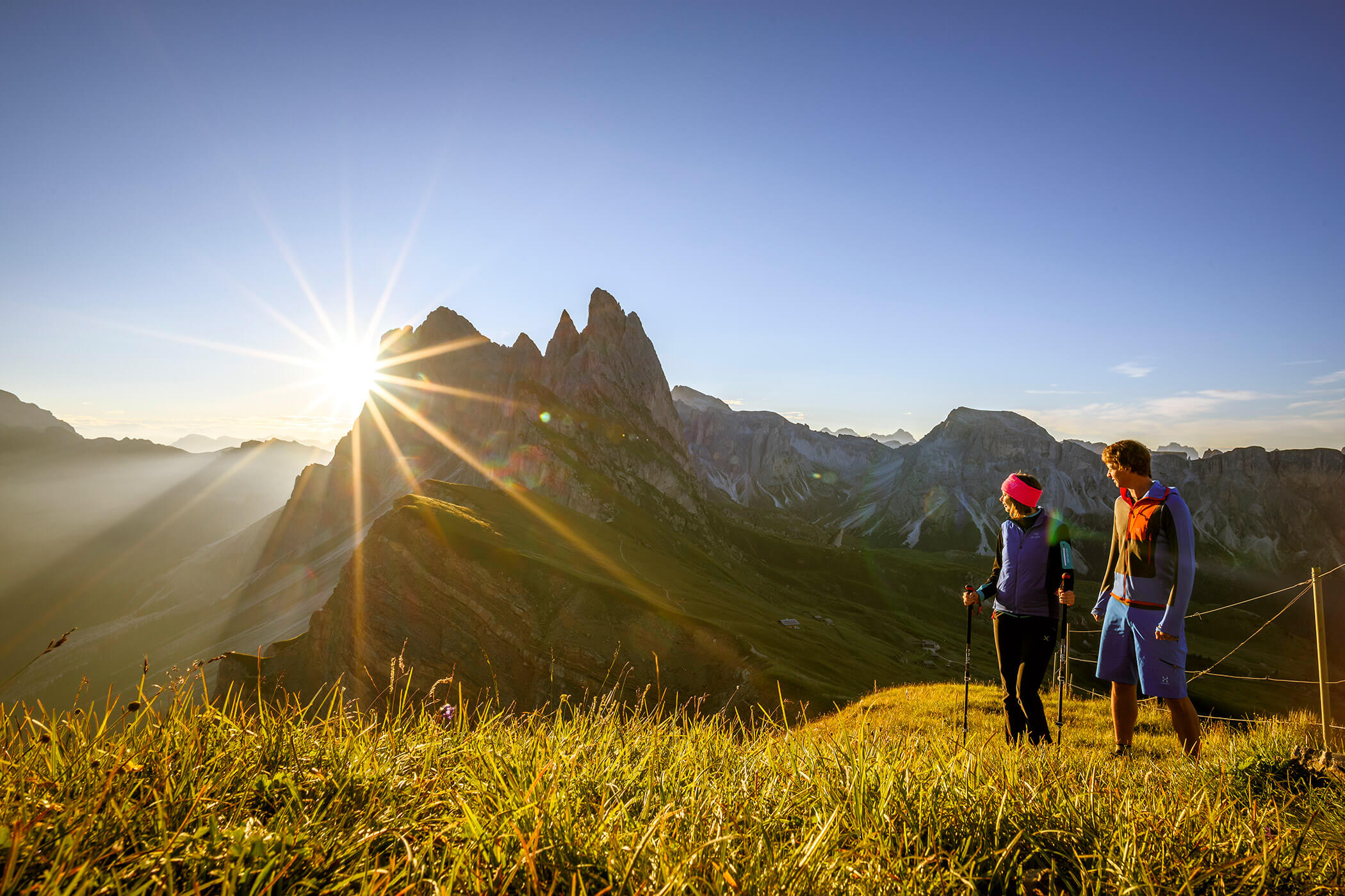 Two hikers watch the sunset in the mountains - Hotel Continental