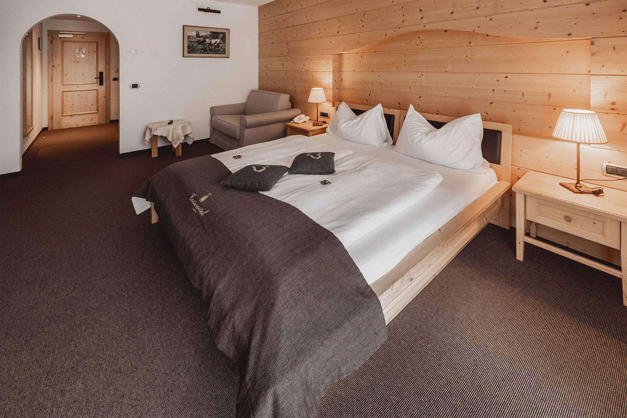 Natural furniture in the Classic double room 