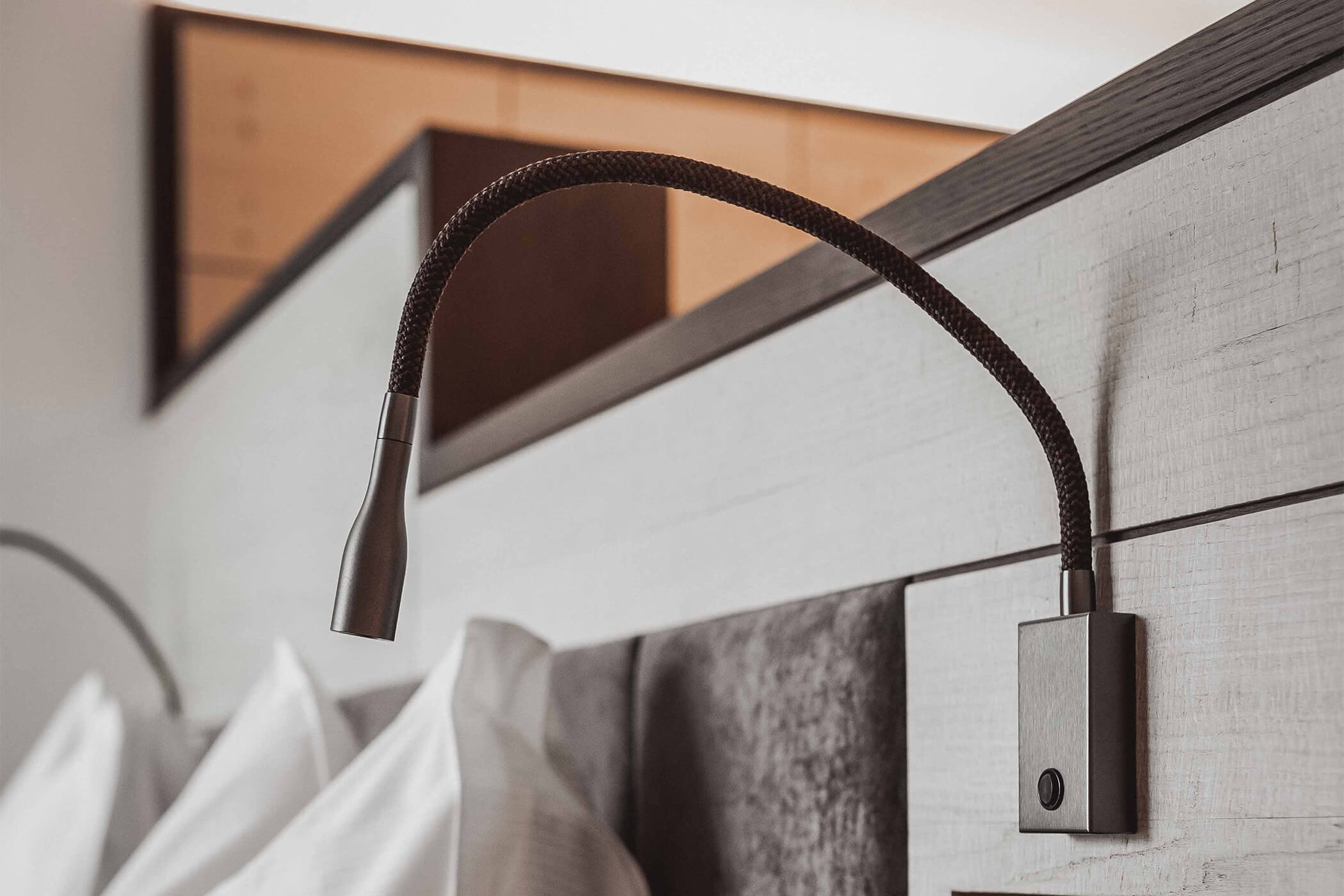 Reading lamp in the Classic Junior Suite 