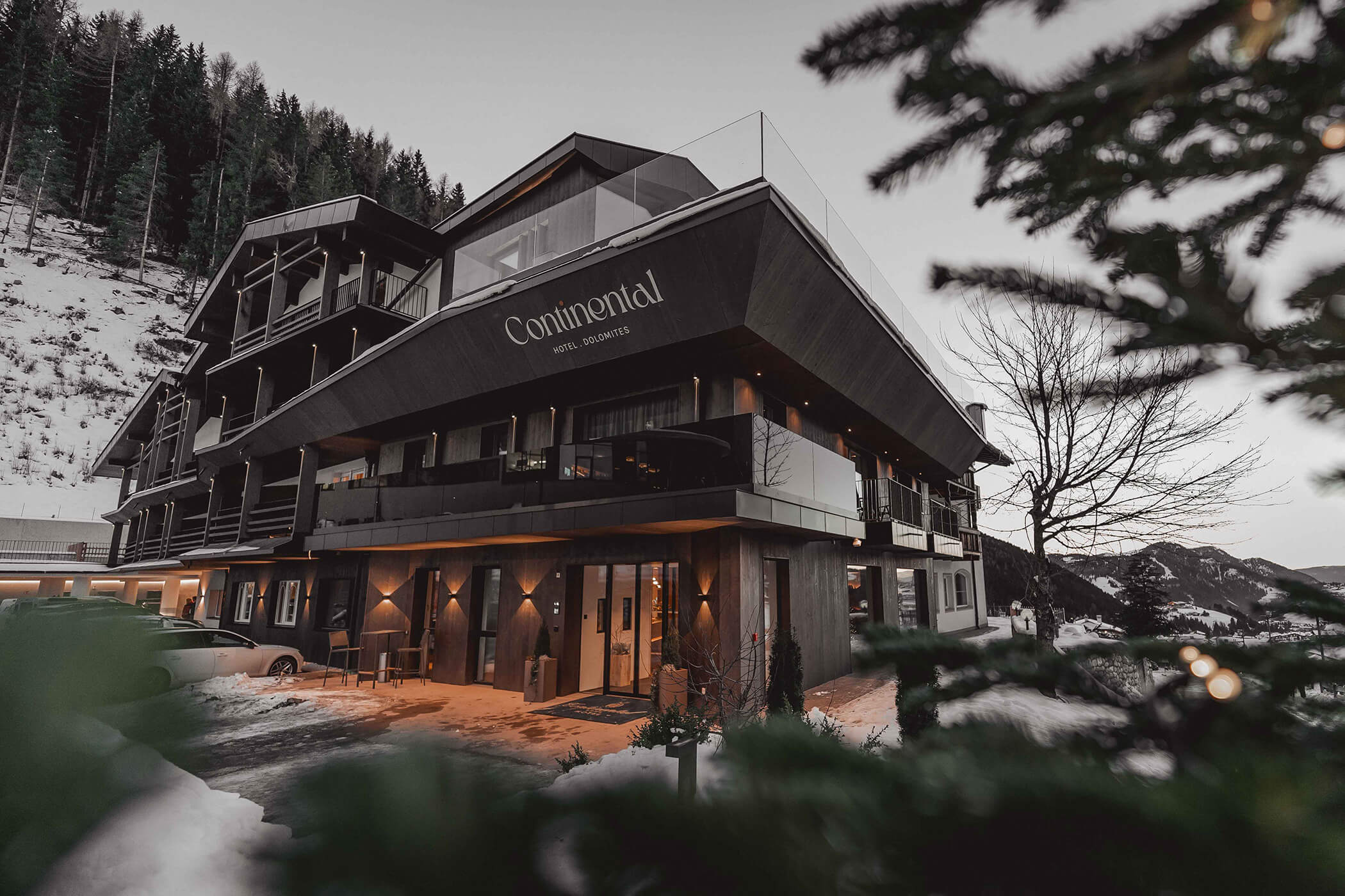 Exterior view of the Hotel Continental in winter