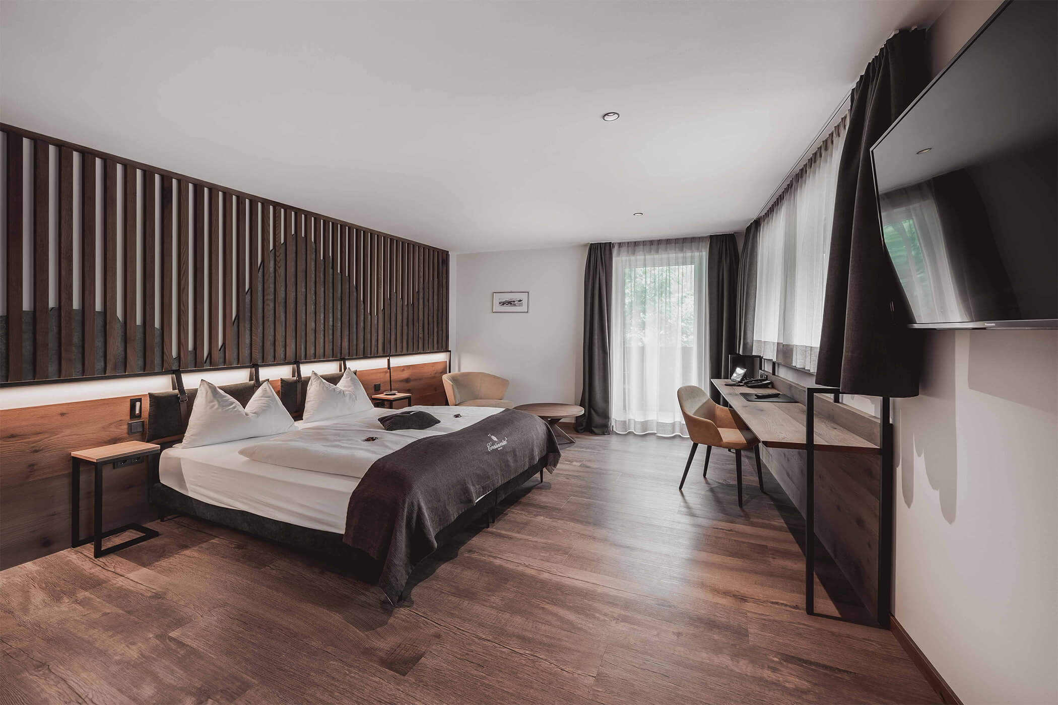 Double bed with desk - Junior Suite 