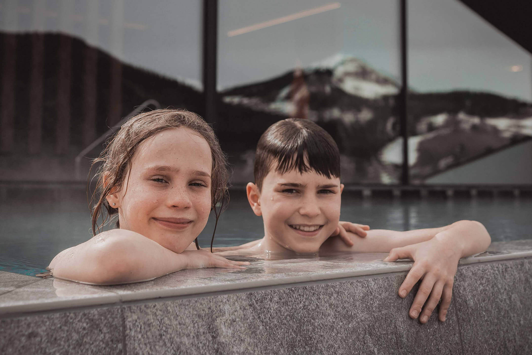 Girl and boy at the pool - Hotel Continental